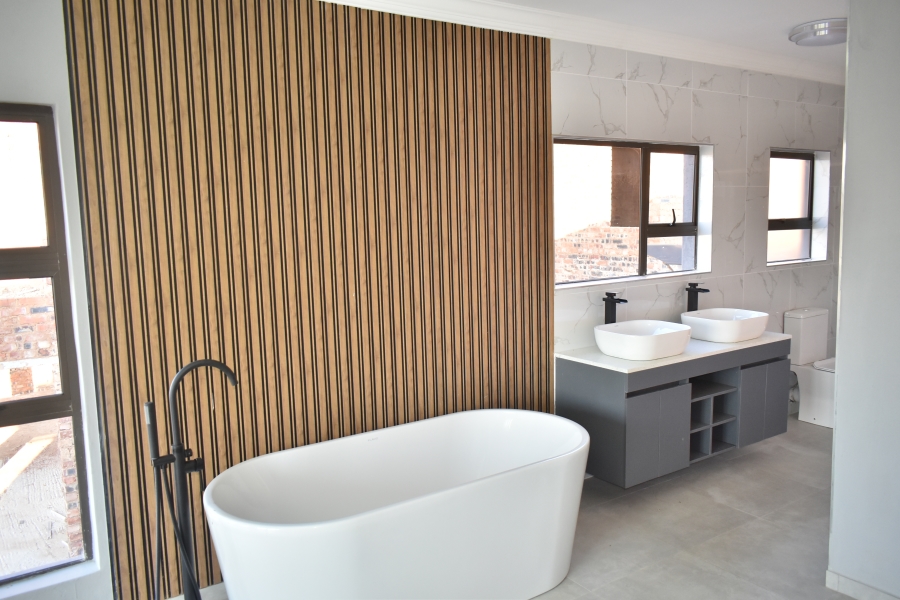 5 Bedroom Property for Sale in Roodepark Eco Estate Gauteng