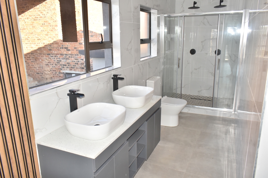 5 Bedroom Property for Sale in Roodepark Eco Estate Gauteng