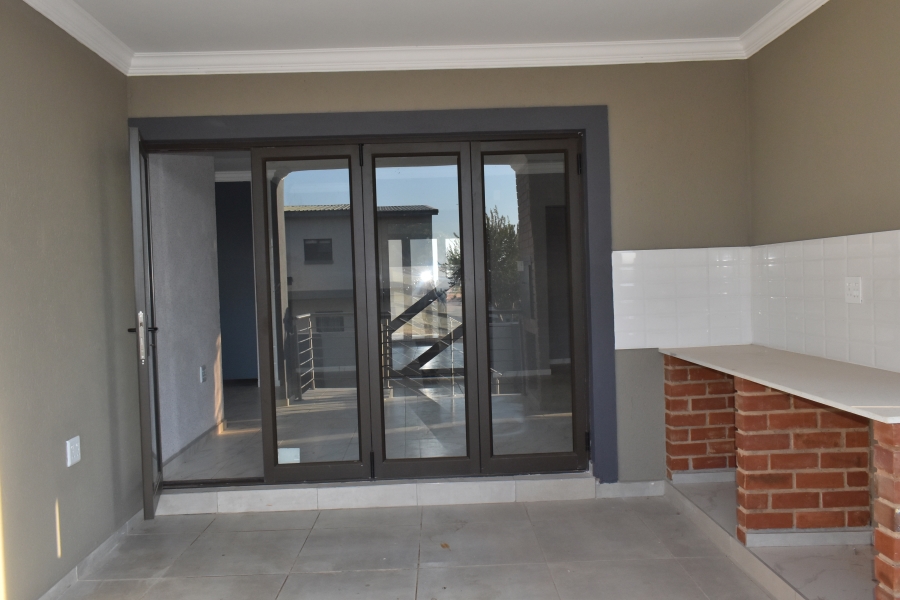 5 Bedroom Property for Sale in Roodepark Eco Estate Gauteng