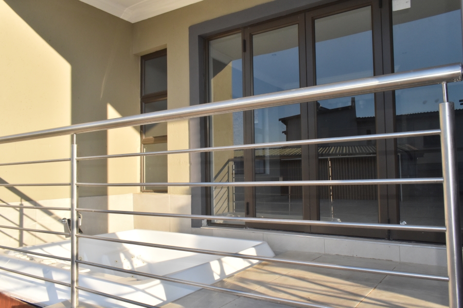 5 Bedroom Property for Sale in Roodepark Eco Estate Gauteng