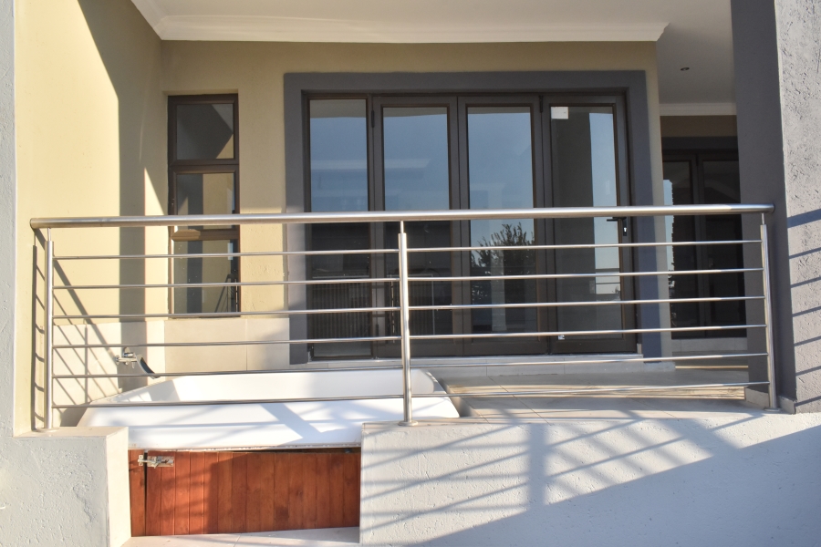 5 Bedroom Property for Sale in Roodepark Eco Estate Gauteng