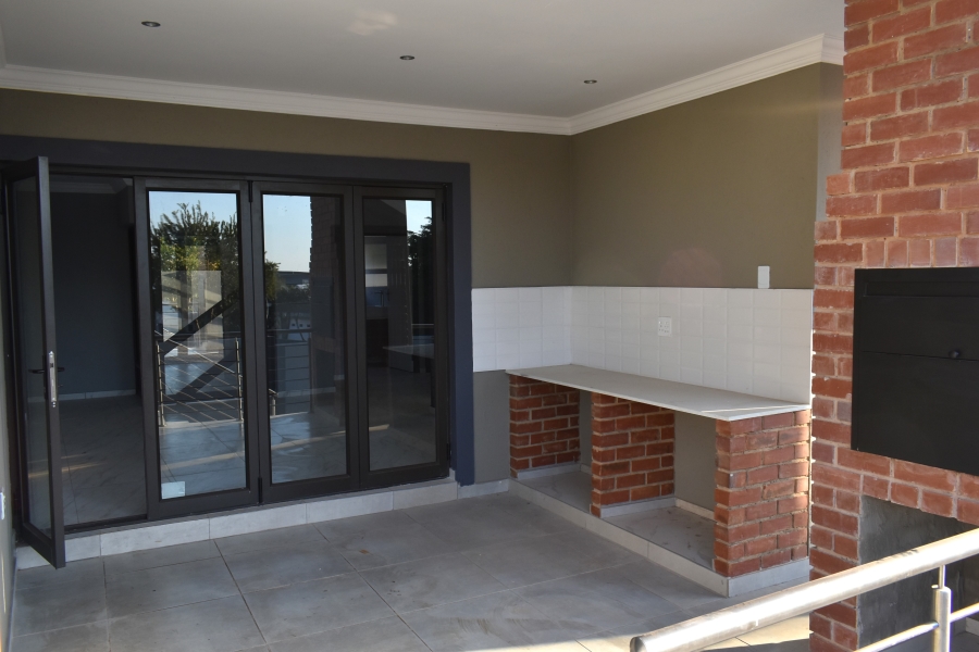 5 Bedroom Property for Sale in Roodepark Eco Estate Gauteng