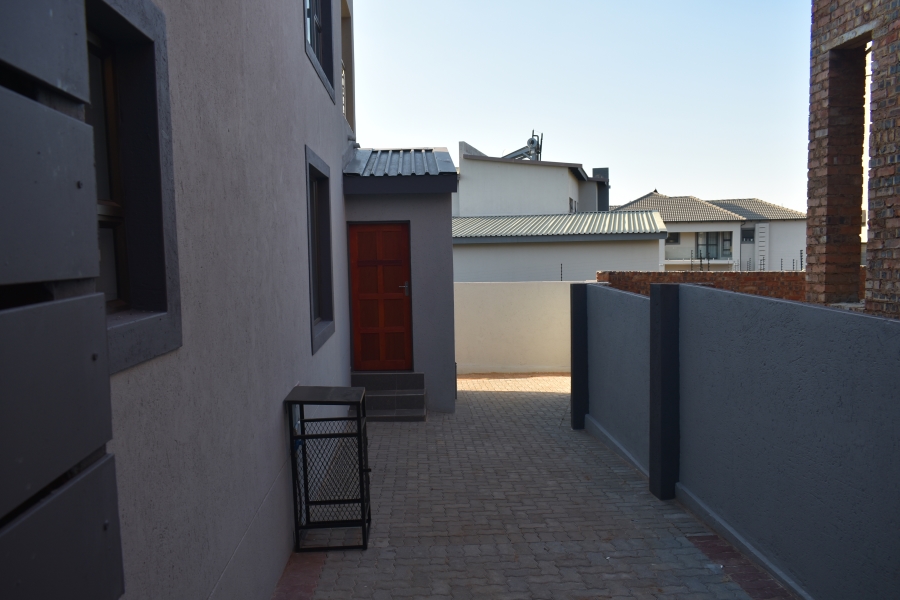 5 Bedroom Property for Sale in Roodepark Eco Estate Gauteng