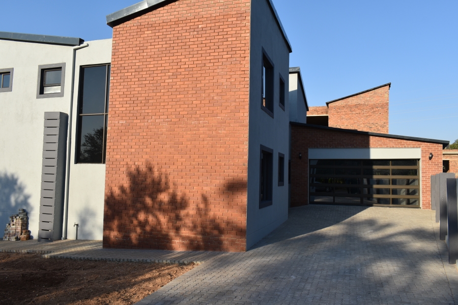 5 Bedroom Property for Sale in Roodepark Eco Estate Gauteng