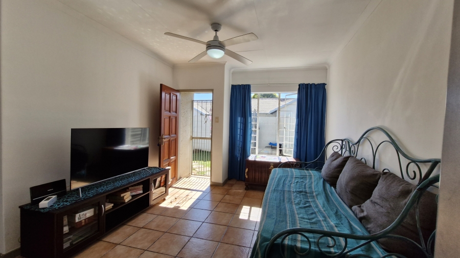 2 Bedroom Property for Sale in Rooihuiskraal North Gauteng