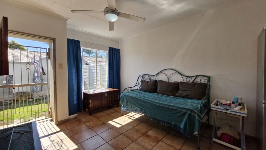 2 Bedroom Property for Sale in Rooihuiskraal North Gauteng