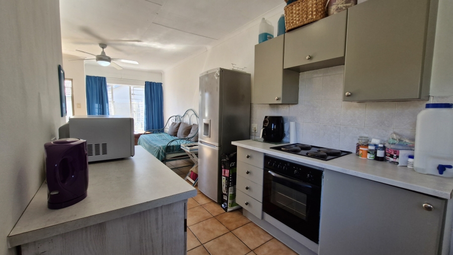 2 Bedroom Property for Sale in Rooihuiskraal North Gauteng