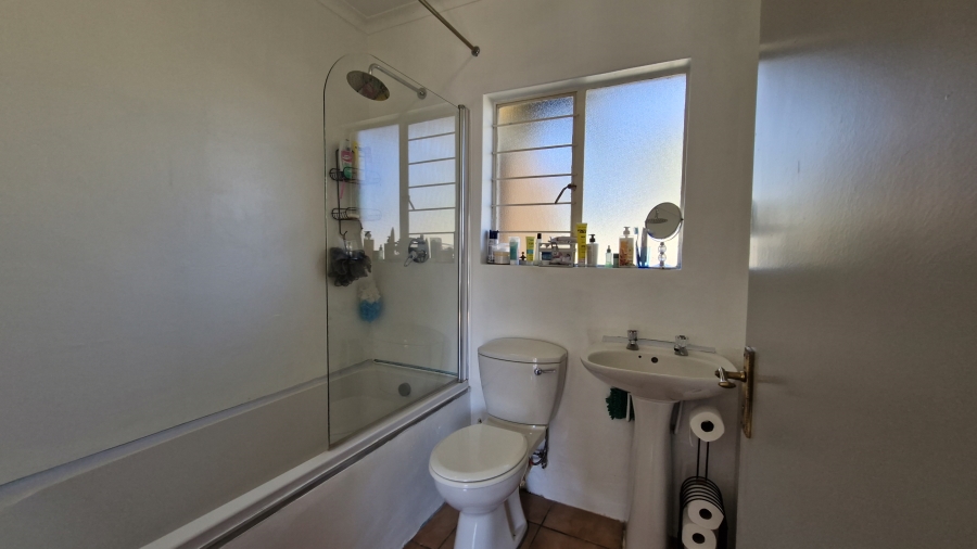 2 Bedroom Property for Sale in Rooihuiskraal North Gauteng