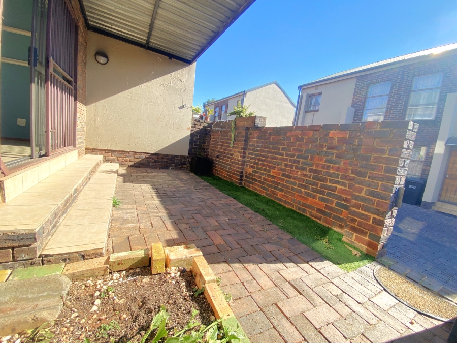 2 Bedroom Property for Sale in Sugar Bush Estate Gauteng