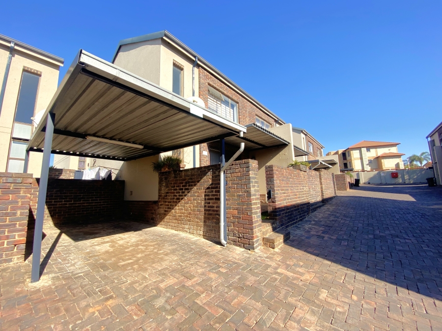 2 Bedroom Property for Sale in Sugar Bush Estate Gauteng