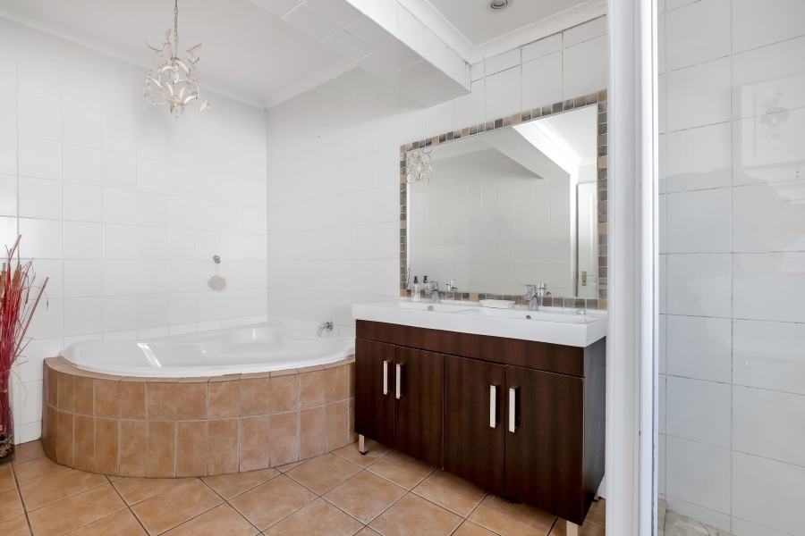 4 Bedroom Property for Sale in Wendywood Gauteng