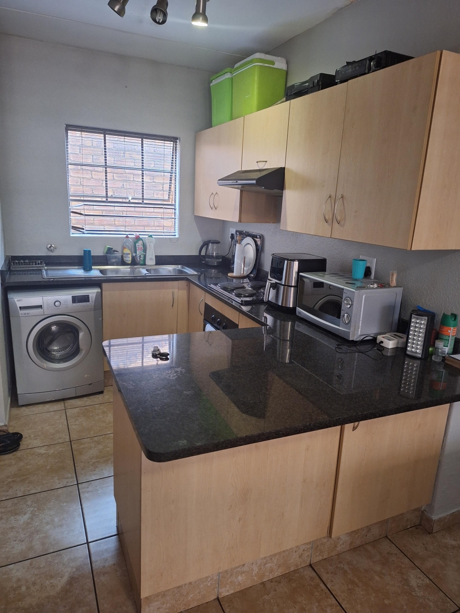 2 Bedroom Property for Sale in Albemarle Gauteng