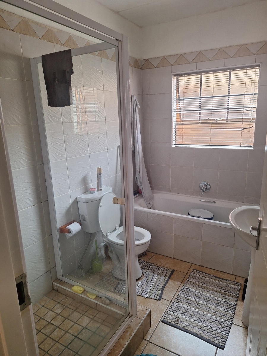 2 Bedroom Property for Sale in Albemarle Gauteng