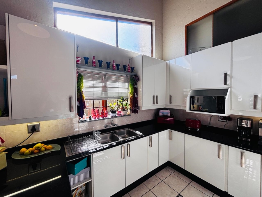 2 Bedroom Property for Sale in Rant En Dal Gauteng