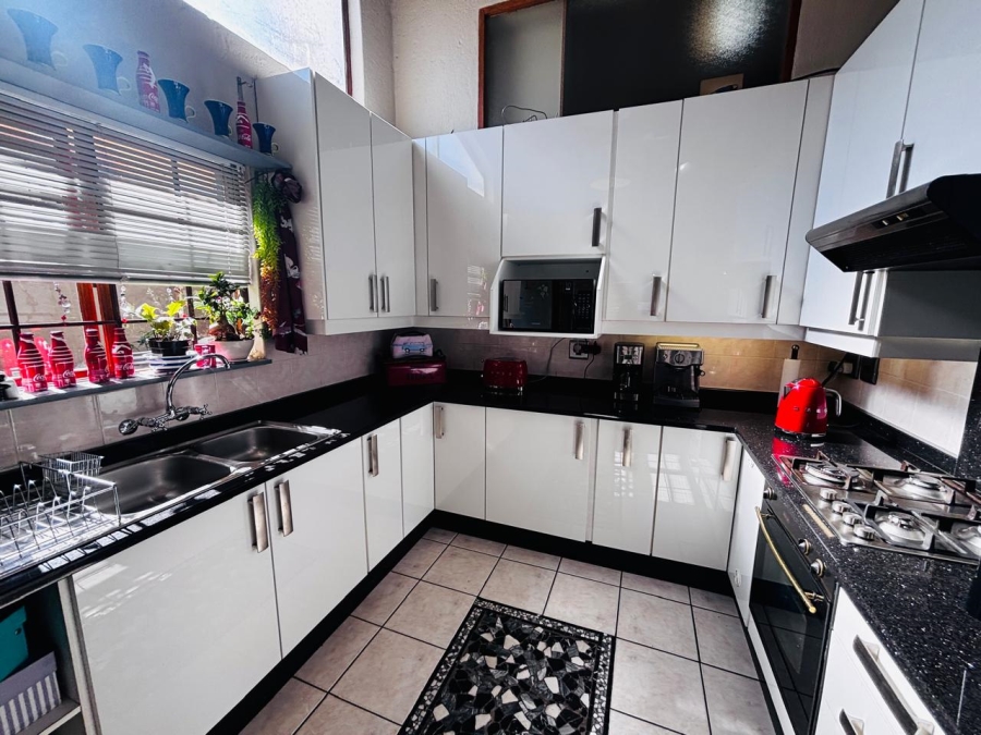 2 Bedroom Property for Sale in Rant En Dal Gauteng