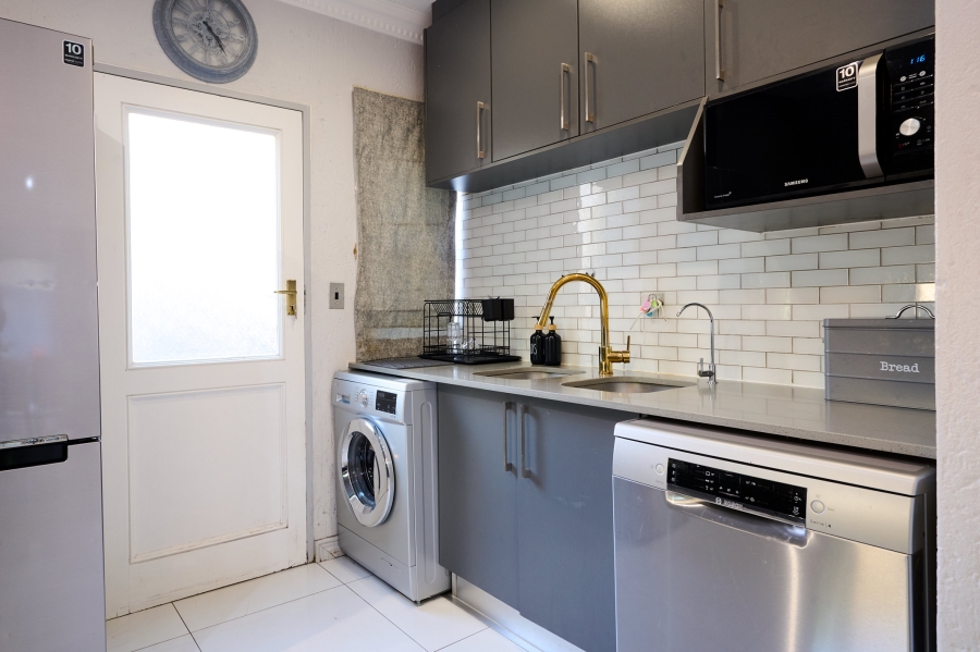 3 Bedroom Property for Sale in Halfway Gardens Gauteng