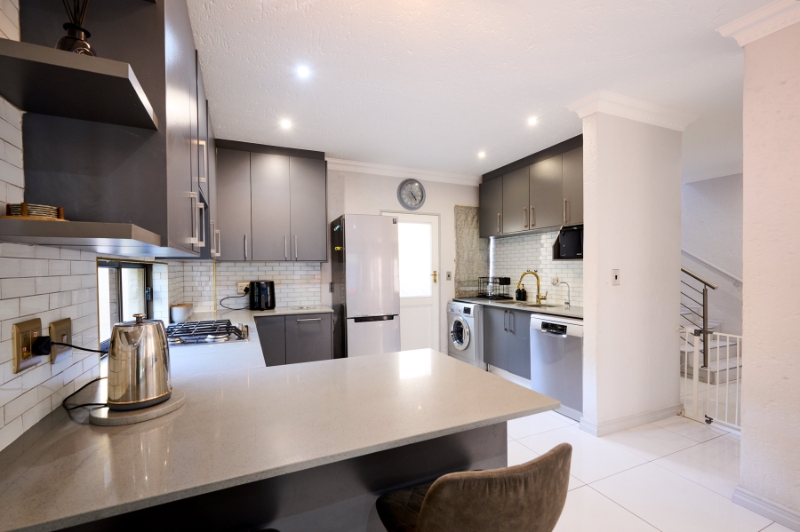 3 Bedroom Property for Sale in Halfway Gardens Gauteng