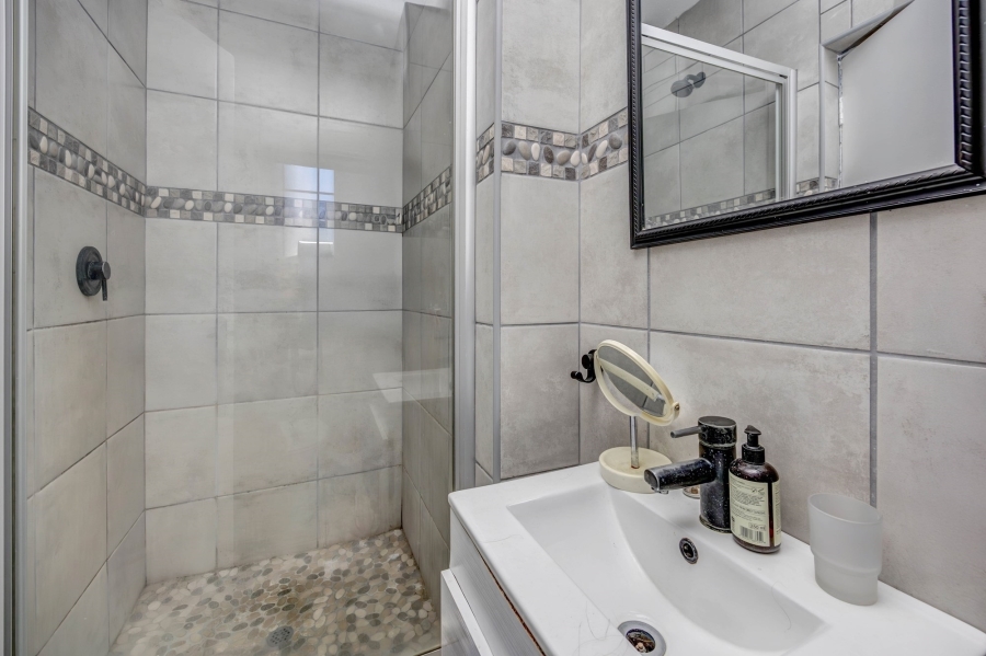 2 Bedroom Property for Sale in Broadacres Gauteng