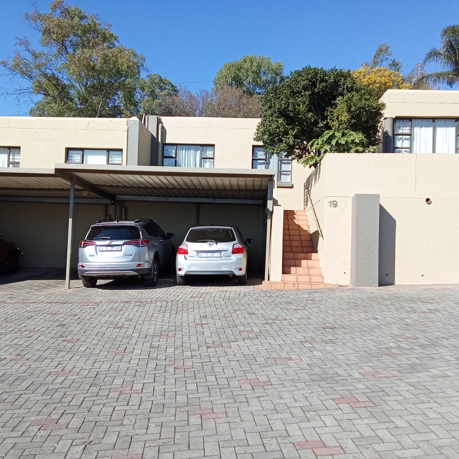 3 Bedroom Property for Sale in Helderkruin Gauteng