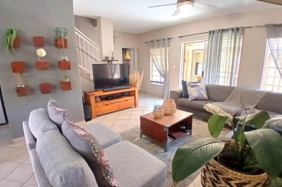 To Let 3 Bedroom Property for Rent in Sinoville Gauteng