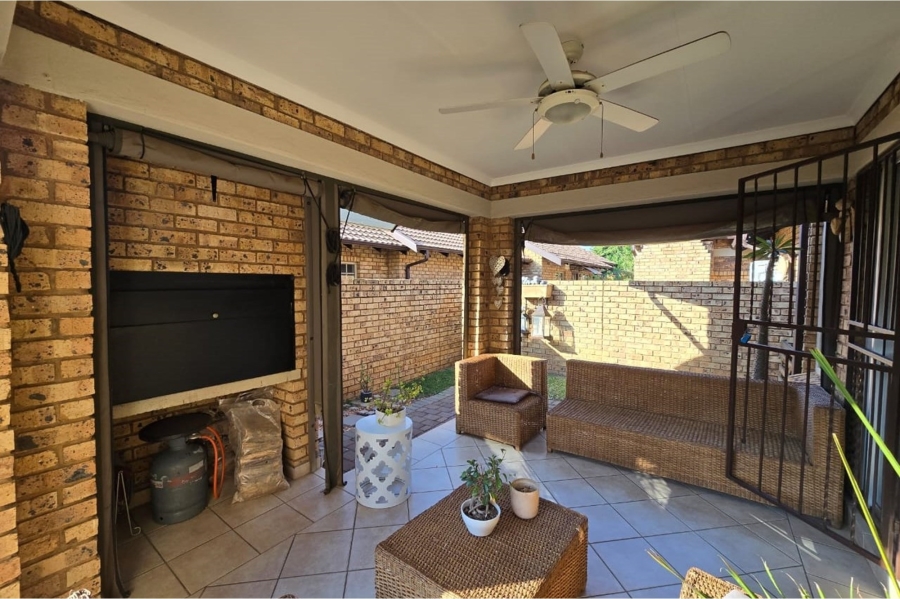 To Let 3 Bedroom Property for Rent in Sinoville Gauteng