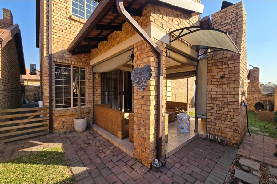 To Let 3 Bedroom Property for Rent in Sinoville Gauteng