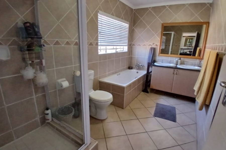 To Let 3 Bedroom Property for Rent in Sinoville Gauteng