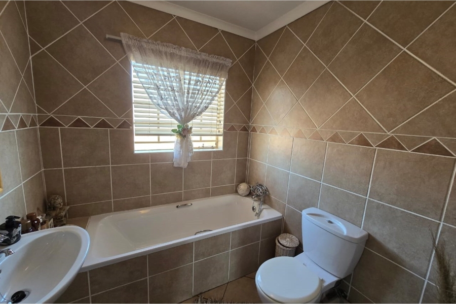 To Let 3 Bedroom Property for Rent in Sinoville Gauteng