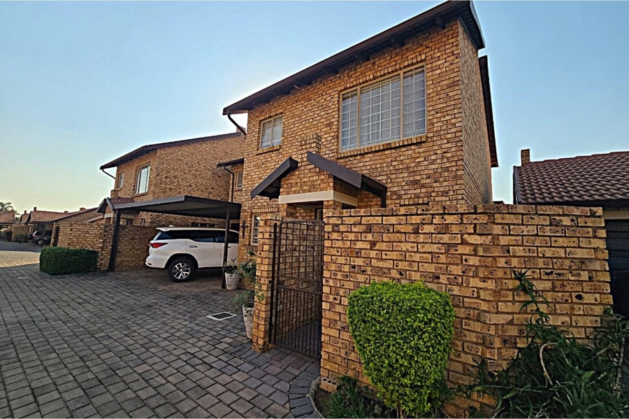 To Let 3 Bedroom Property for Rent in Sinoville Gauteng