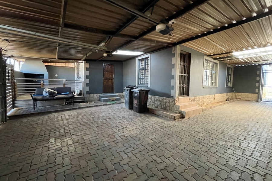 4 Bedroom Property for Sale in Olievenhoutbosch Gauteng