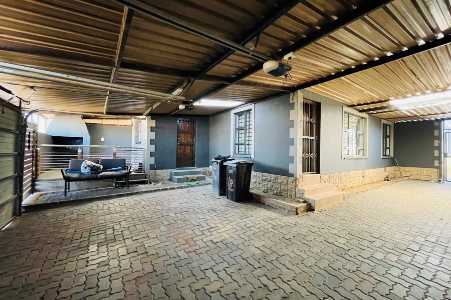4 Bedroom Property for Sale in Olievenhoutbosch Gauteng