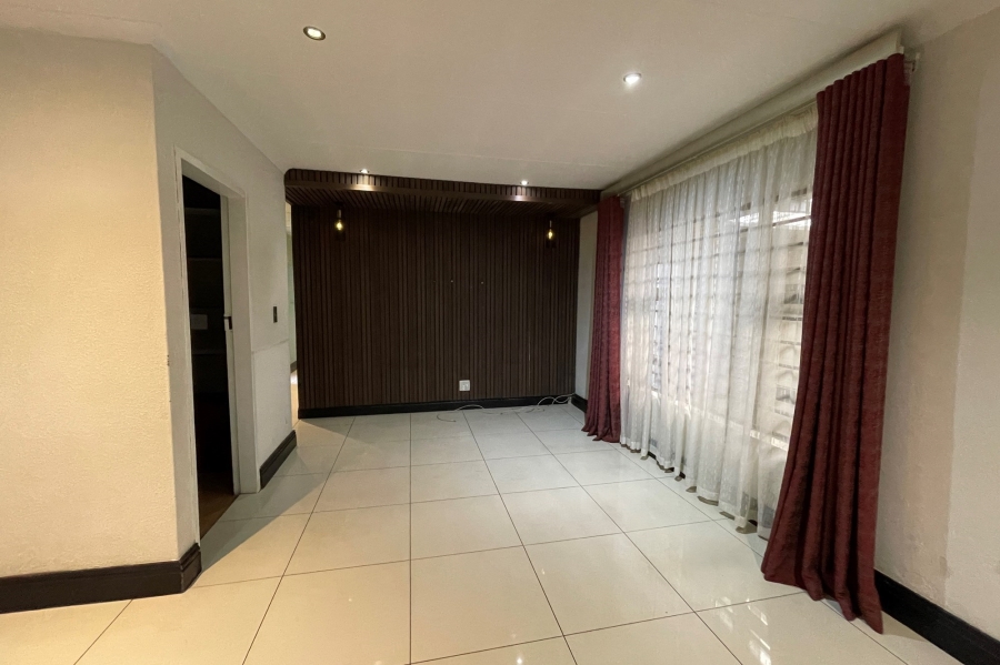 4 Bedroom Property for Sale in Olievenhoutbosch Gauteng