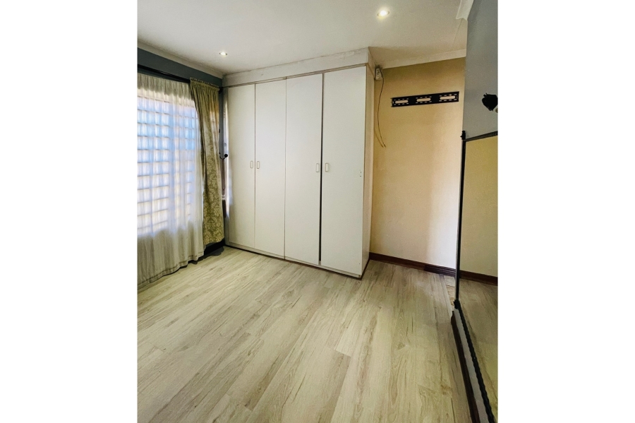 4 Bedroom Property for Sale in Olievenhoutbosch Gauteng