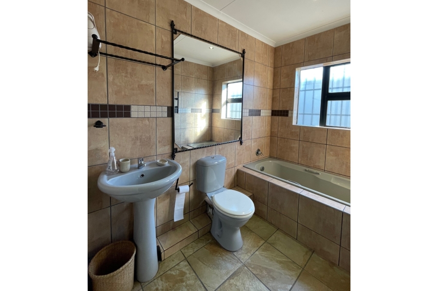 4 Bedroom Property for Sale in Olievenhoutbosch Gauteng