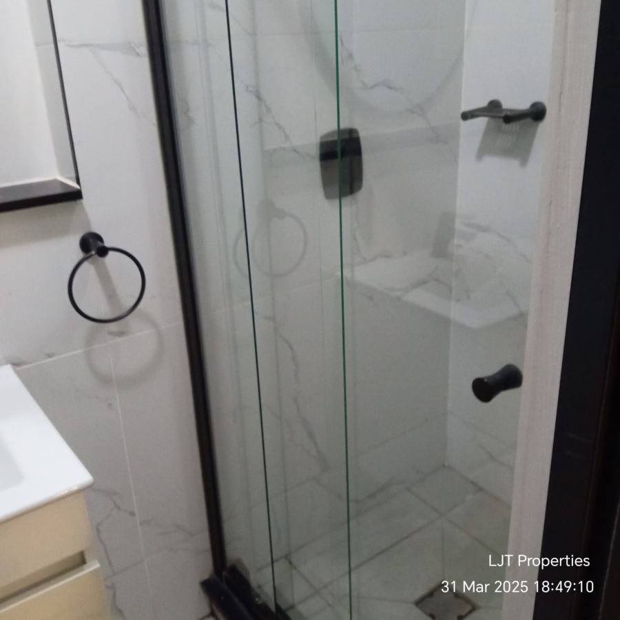 To Let 1 Bedroom Property for Rent in Waterfall Gauteng