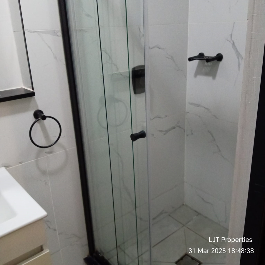 To Let 1 Bedroom Property for Rent in Waterfall Gauteng