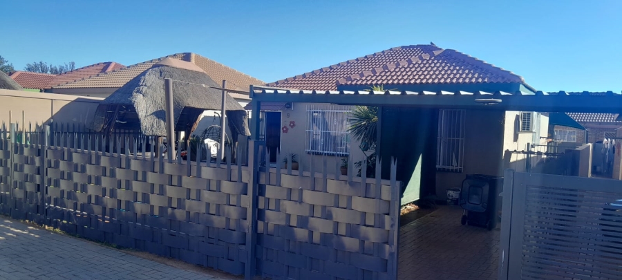 3 Bedroom Property for Sale in Eike Park Gauteng