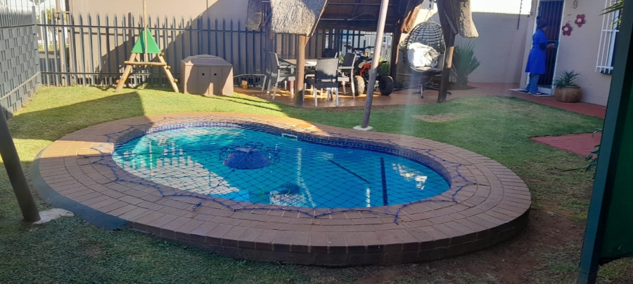 3 Bedroom Property for Sale in Eike Park Gauteng