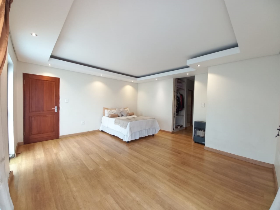 5 Bedroom Property for Sale in Helderwyk Gauteng