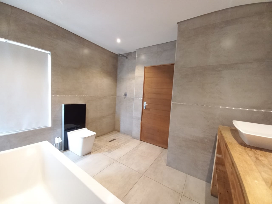 5 Bedroom Property for Sale in Helderwyk Gauteng
