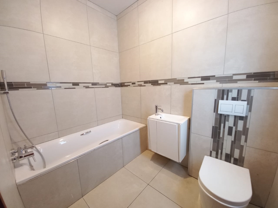 5 Bedroom Property for Sale in Helderwyk Gauteng
