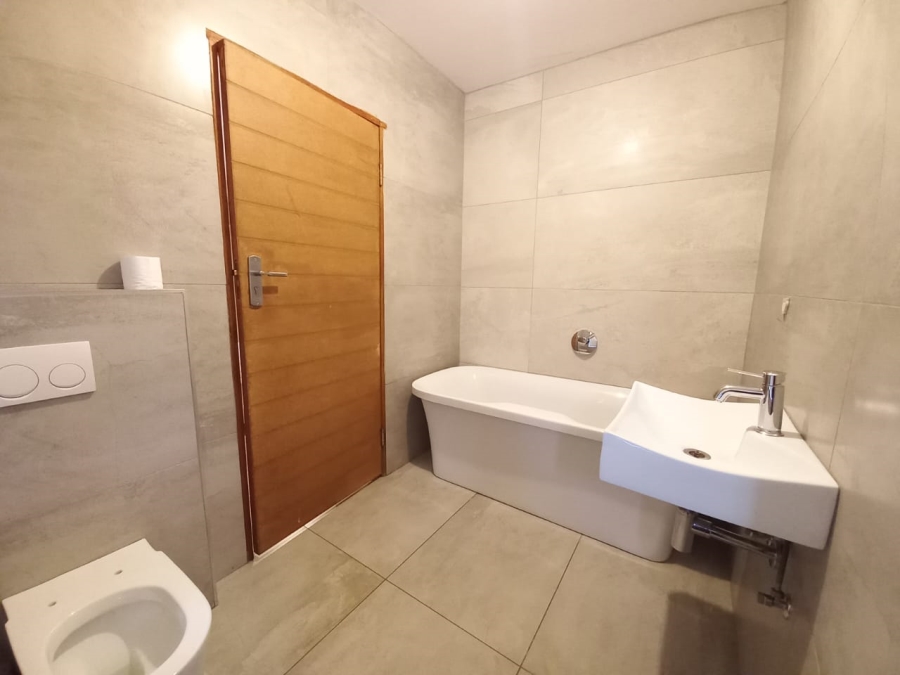 5 Bedroom Property for Sale in Helderwyk Gauteng