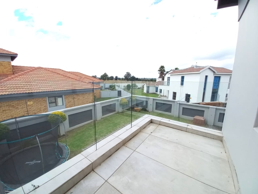 5 Bedroom Property for Sale in Helderwyk Gauteng