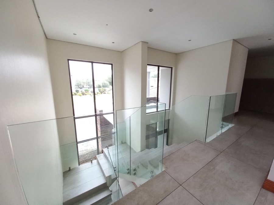 5 Bedroom Property for Sale in Helderwyk Gauteng