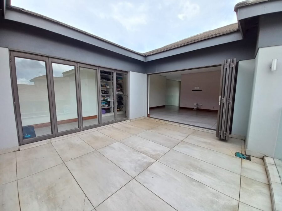 5 Bedroom Property for Sale in Helderwyk Gauteng