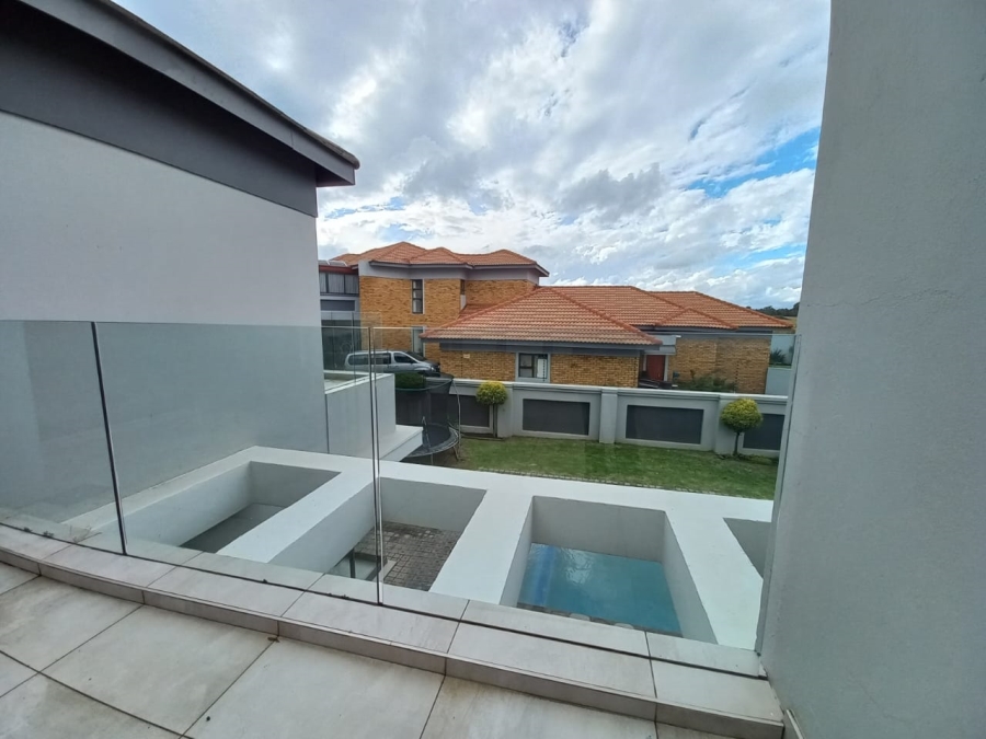 5 Bedroom Property for Sale in Helderwyk Gauteng