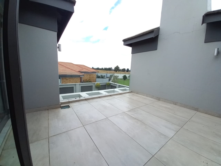 5 Bedroom Property for Sale in Helderwyk Gauteng