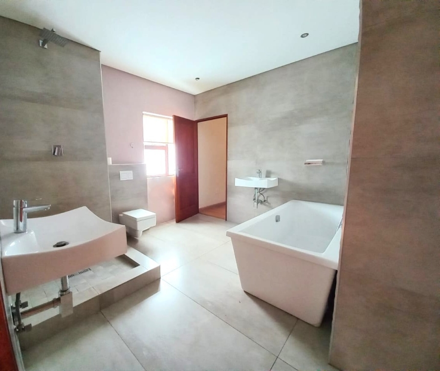 5 Bedroom Property for Sale in Helderwyk Gauteng
