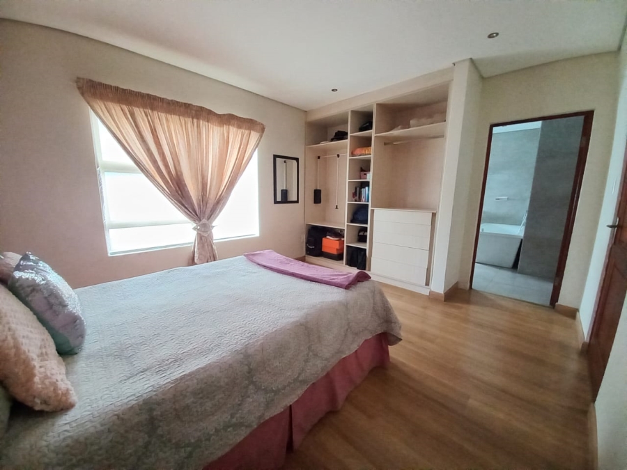 5 Bedroom Property for Sale in Helderwyk Gauteng