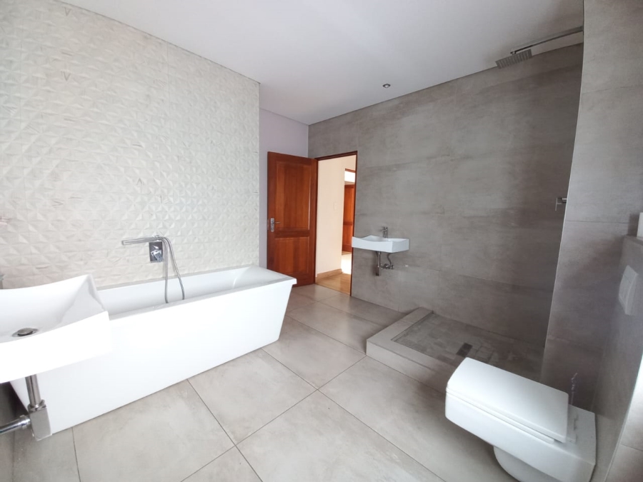 5 Bedroom Property for Sale in Helderwyk Gauteng